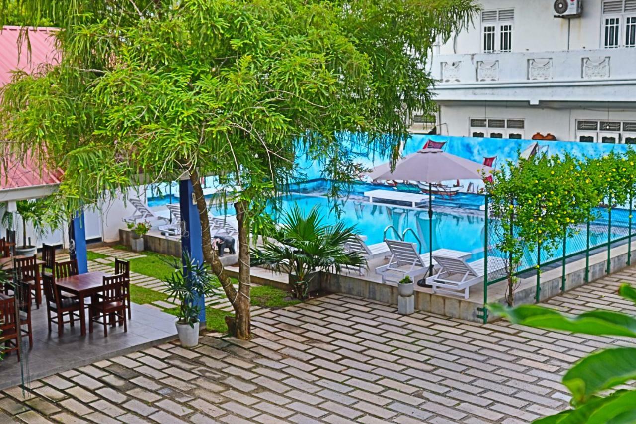 Blue Elephant Boutique Hotel Негомбо Екстериор снимка